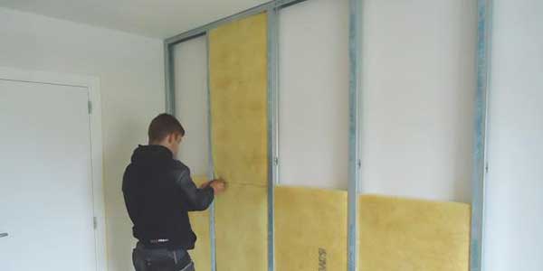 Gyproc isolatie plaatsen