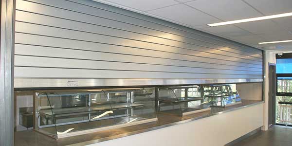 Stalen rolluiken plaatsen