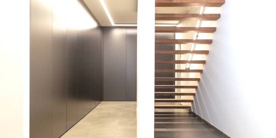 gesloten zwevende trap